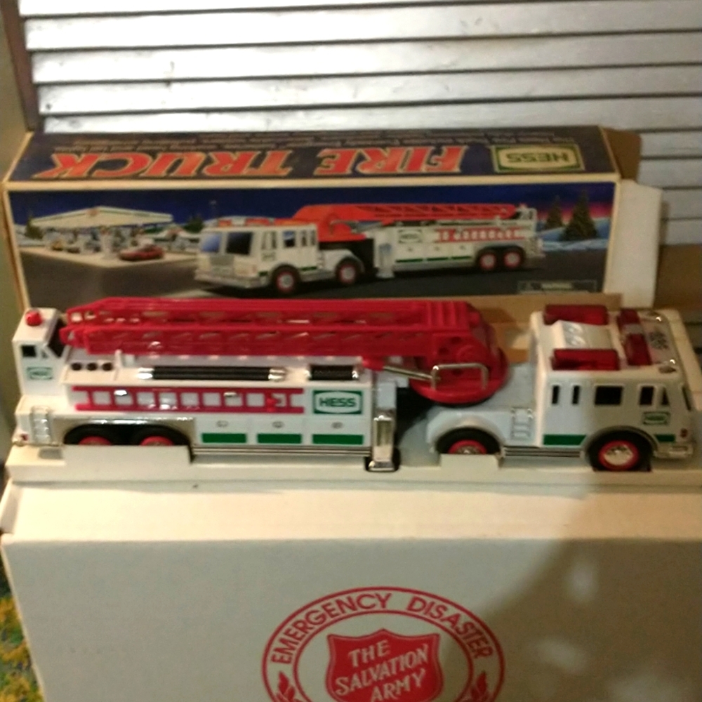 Hess Vintage Y2K Fire Truck Model Year 2000 Classic Toys Collectors Item & Gifts